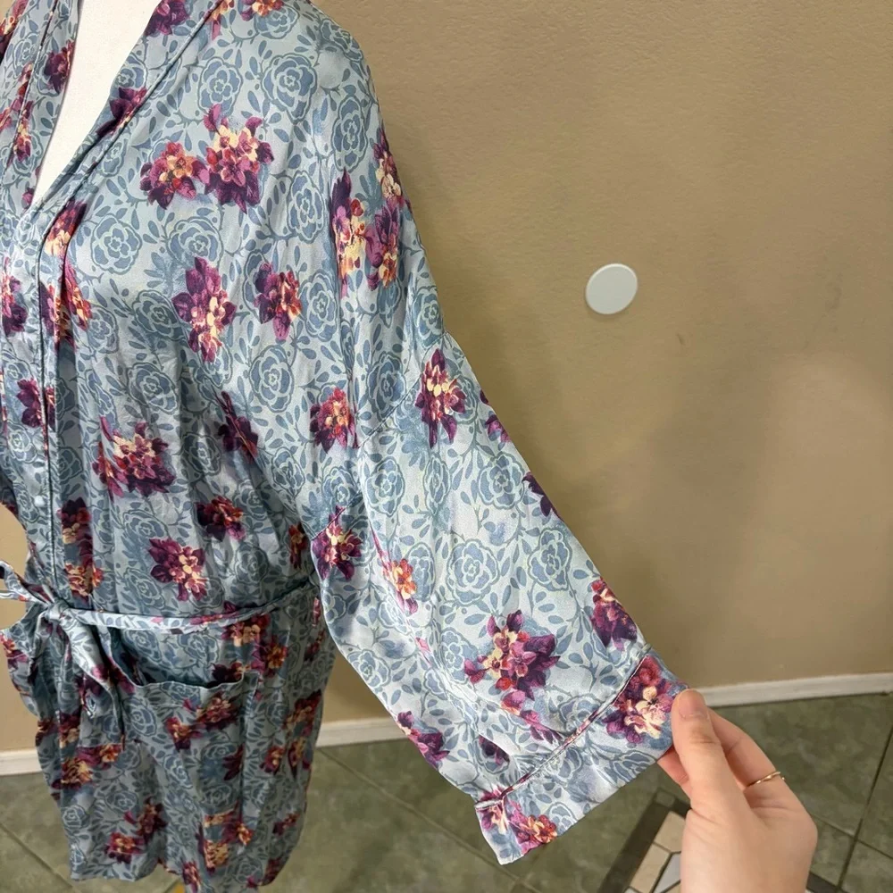 100% Silk Kimono Robe - M Blue Floral Boho Peasant Cottagecore Vacay Beachy - Picture 4 of 10